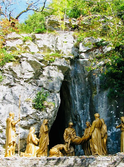 14th Station - Jesus laid in the tomb (Lourdes, France)